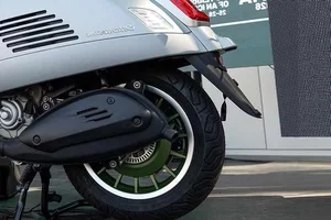 Vespa GTS 310 Edizione Ottantesimo: A Limited Edition Tribute to 80 Years - image 9