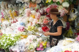Valentine Gift Guide Ho Thi Ky Flower Market Ho Chi Minh City - image 1
