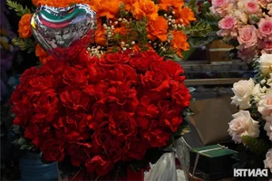 Valentine Gift Guide Ho Thi Ky Flower Market Ho Chi Minh City - image 3