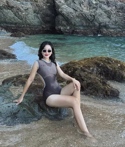 Stunning Style: The Entrepreneur Wife of Former Vietnam U22 Player Impresses in Bikini - image 1