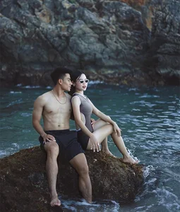 Stunning Style: The Entrepreneur Wife of Former Vietnam U22 Player Impresses in Bikini - image 4