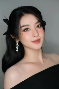 Runner-up Huyen My Addresses Controversy Over Selling Used Shoes for 2 Million - image 0