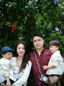 Former Flight Attendant Vu Ngoc Cham Shares Heartwarming Family Moments - image 5