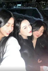 Li Yan: Exploring the Artistic Talent and Bold Style of Faye Wong's Daughter - image 2