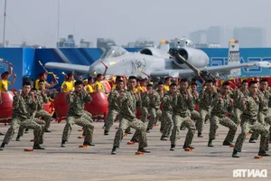 Spectacular Opening Ceremony of the Vietnam International Defense Expo 2024 Highlights Global Military Cooperation - image 1