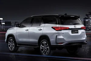 Toyota Fortuner Hybrid 2025: Eco-Friendly Power and Performance - image 6