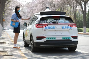 Why Tourists Are Shocked by China's Robot Taxi Experience - image 2