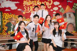 Patriotic Yearbook Photos: Thai Binh Students Go Viral with 'Fatherland in My Heart' - image 0