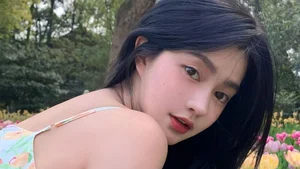 Stunning Portraits: Celebrating the Natural Beauty of Chinese Girls - image 12