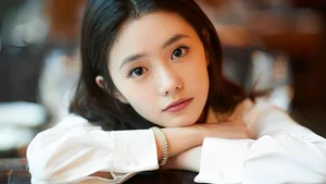 Stunning Portraits: Celebrating the Natural Beauty of Chinese Girls - image 0