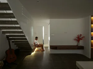 Modern Townhouse Design: Embracing Open Spaces and Natural Light - image 1