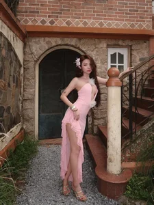 Viral Sensation Stuns in Bold Cut-Out Fashion: The Latest Trend-Setting Look from the 'Hip-Shaking Goddess' - image 0