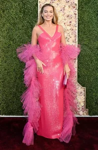 Stunning Celebrity Silhouettes on Golden Globes 2024 Red Carpet - image 9