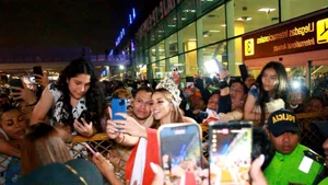 New Miss Grand International Welcomed by Crowds of Fans on Homecoming - image 1