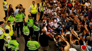 New Miss Grand International Welcomed by Crowds of Fans on Homecoming - image 4
