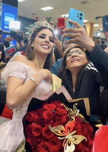 New Miss Grand International Welcomed by Crowds of Fans on Homecoming - image 3