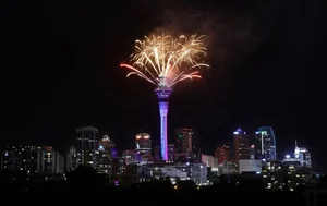 Spectacular New Year 2025 Firework Displays Around the World - image 5
