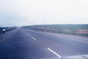 Vintage Nostalgia: Fascinating Photos of Saigon Traffic in 1965 - image 1