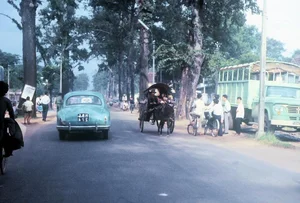 Vintage Nostalgia: Fascinating Photos of Saigon Traffic in 1965 - image 7