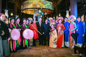 NZ Prime Minister Explores Vietnamese Culture and Music - image 6
