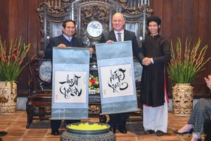 NZ Prime Minister Explores Vietnamese Culture and Music - image 1