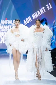 Supermodel Thanh Hang Shines in Stunning 50kg Crystal Gown at Fashion Week - image 7