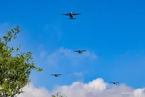 Majestic Wings: CASA Military Transport Aircraft Formations Lighting Up Hanoi’s Skies - image 0