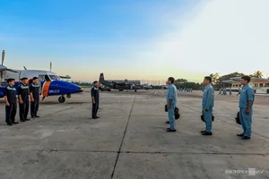 Majestic Wings: CASA Military Transport Aircraft Formations Lighting Up Hanoi’s Skies - image 3