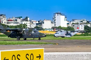 Majestic Wings: CASA Military Transport Aircraft Formations Lighting Up Hanoi’s Skies - image 2