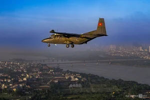 Majestic Wings: CASA Military Transport Aircraft Formations Lighting Up Hanoi’s Skies - image 4