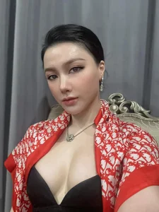 Stunning Transformation: Former VTV Host Radiates Confidence in Her 40s - image 1