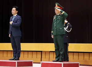 Japanese Defense Minister Hosts Official Welcome Ceremony for General Phan Van Giang - image 4