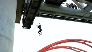Actor Tuấn Trần Performs High-Stakes Bridge Jump in New Film - image 6