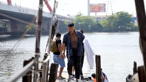 Actor Tuấn Trần Performs High-Stakes Bridge Jump in New Film - image 7