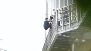 Actor Tuấn Trần Performs High-Stakes Bridge Jump in New Film - image 3