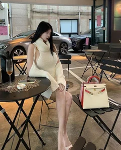 The Surreal Beauty and Stunning Curves of a Viral Instagram Sensation - image 3