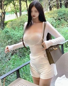 The Surreal Beauty and Stunning Curves of a Viral Instagram Sensation - image 10