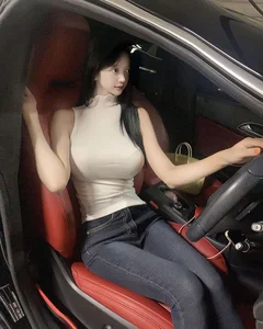 The Surreal Beauty and Stunning Curves of a Viral Instagram Sensation - image 9
