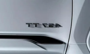 In-Depth: The 2025 Toyota Land Cruiser Hybrid – Performance Meets Luxury - image 9