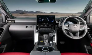 In-Depth: The 2025 Toyota Land Cruiser Hybrid – Performance Meets Luxury - image 4