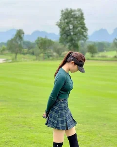 Miss Vietnam Do Ha Turns Heads in Chic Golf Outfit Showing Off Stunning Legs - image 11