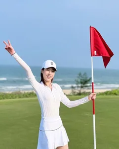 Miss Vietnam Do Ha Turns Heads in Chic Golf Outfit Showing Off Stunning Legs - image 8