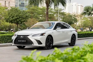 Lexus Sets a New Record with an Unbelievable Tennis Match Atop a Moving Luxury Car - image 1