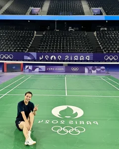 Vietnamese Female Athlete Secures Dominant 30-Minute Olympic Victory - image 3