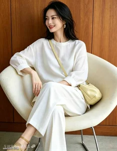 Oversized Shirts and Wide-Leg Pants: Perfect Style for 40s - image 7