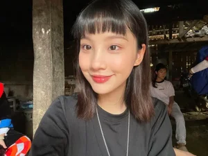 Fans Go Wild as Pu Shares Wedding Photos in 'Đi Giữa Trời Rực Rỡ' - image 0