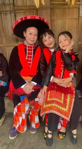 Fans Go Wild as Pu Shares Wedding Photos in 'Đi Giữa Trời Rực Rỡ' - image 4