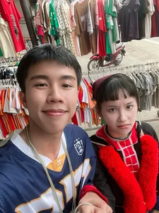 Fans Go Wild as Pu Shares Wedding Photos in 'Đi Giữa Trời Rực Rỡ' - image 3