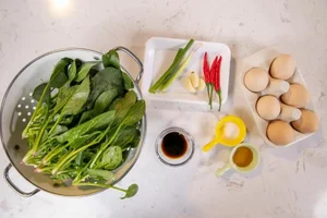 Healthy Egg and Vegetable Breakfast Recipe Rich in Vitamin K - image 0