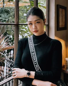 From School Celebrity to Chief Flight Attendant: Inside Her Luxurious Lifestyle - image 1